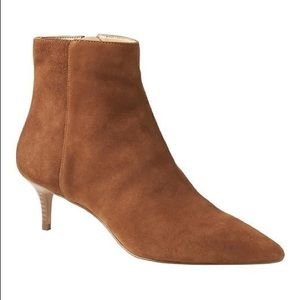 BNIB Banana Republic Tan Suede Kitten Heel Boots